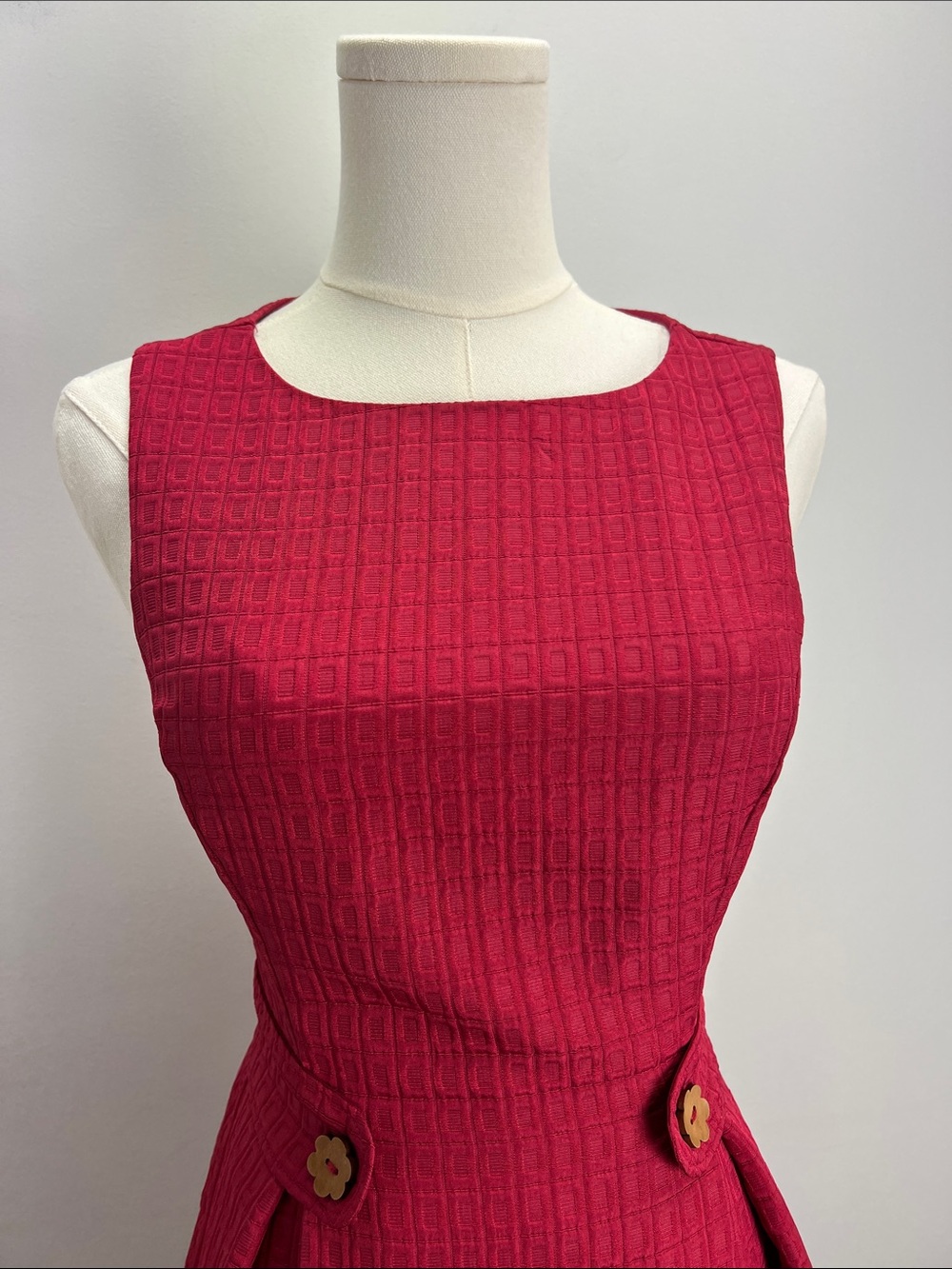 Modcloth So Sixties Dress Textured Fit N Flare Raspberry Red Womens XS Retro - Picture 3 of 8